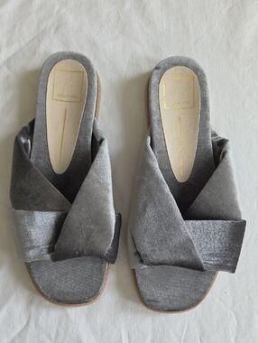 Dolce Vita Giza Knotted Platform Slides Gray Velvet Size 8 Barely Worn Sandals
